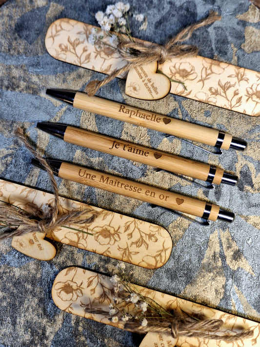 Support en bois fleuri avec stylo en bambou personnalisé
