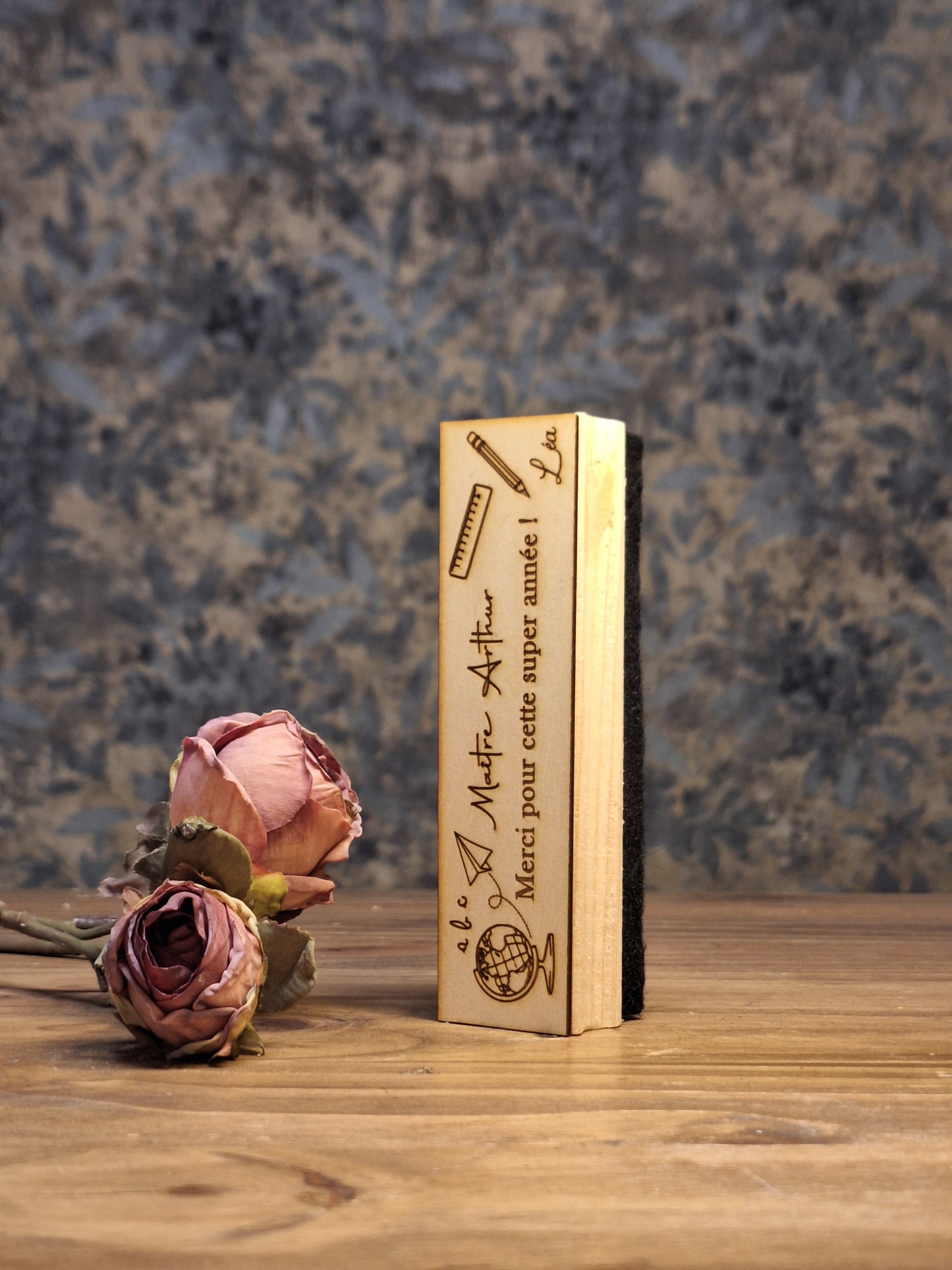 Brosse tableau en bois gravée