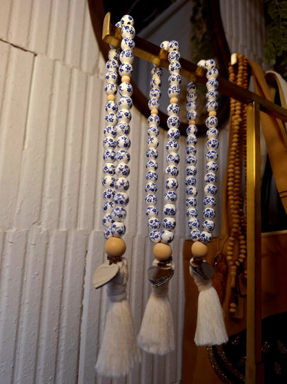 Chapelet en céramique fleurie & bois – 33 perles – Fait main
