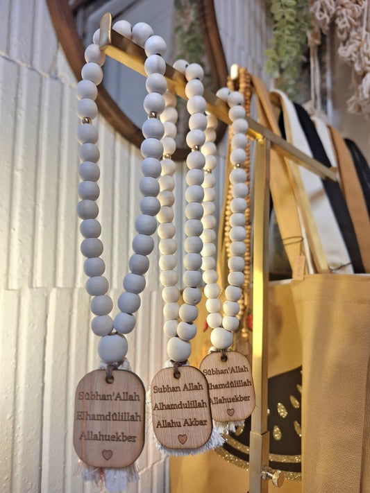 Chapelet en bois et coton avec étiquette gravé – Fait main