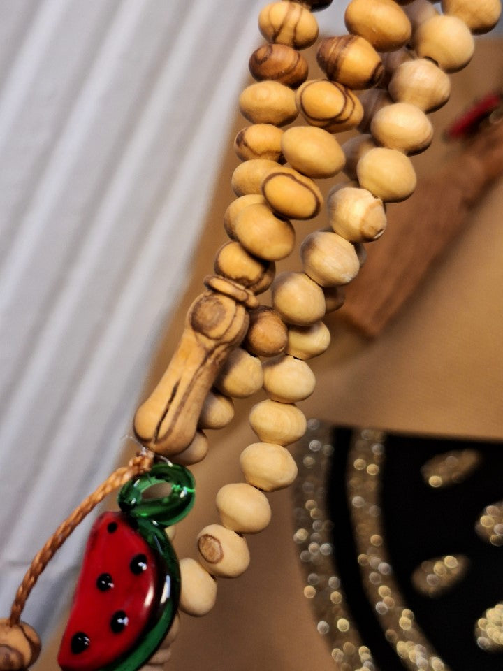 Tesbih – Chapelet – Sobha en bois d’olivier – 99 perles – Ornement verre soufflé 🍉