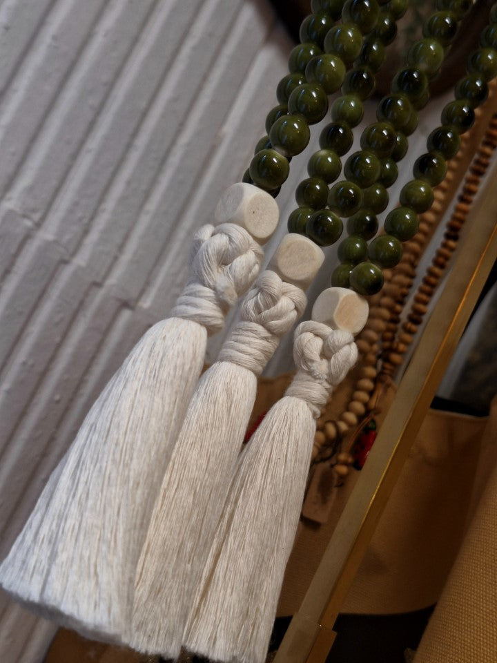 Chapelet en céramique verdâtre & bois – 33 perles – Fait main