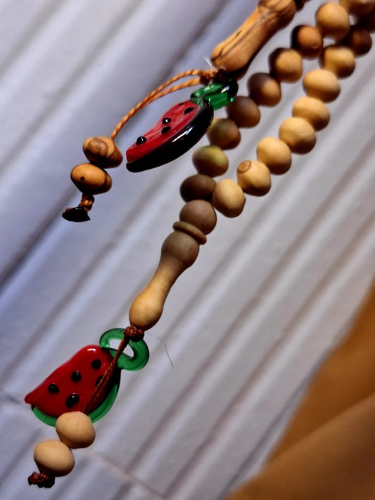 Tesbih – Chapelet – Sobha en bois d’olivier – 99 perles – Ornement verre soufflé 🍉