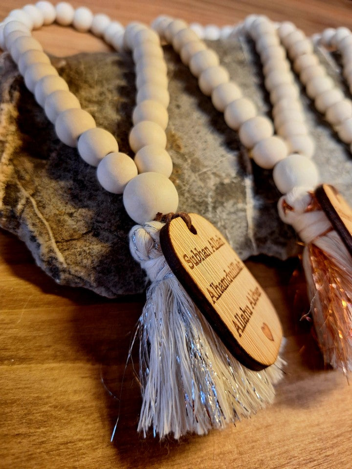 Chapelet en bois et coton avec étiquette gravé – Fait main