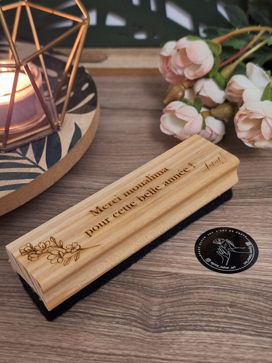 Brosse tableau en bois gravée