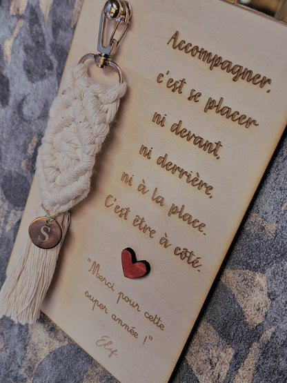 Support Mural en bois et porte clé macramé à personnaliser