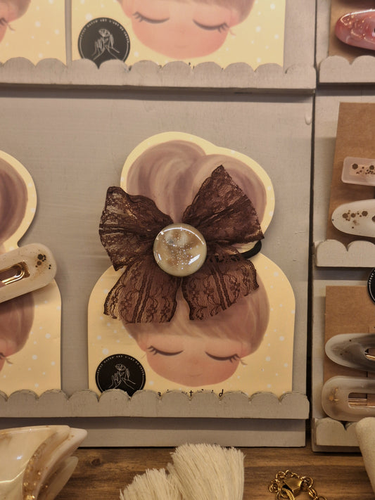 Élastique cheveux fait main vintage et moderne en dentelle et résine