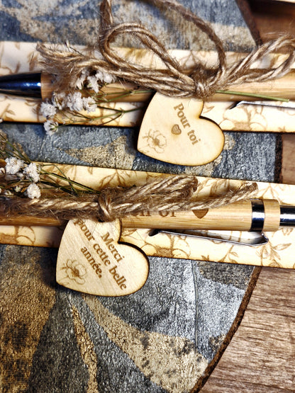 Support en bois fleuri avec stylo en bambou personnalisé