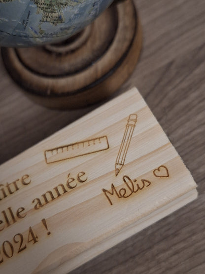 Brosse tableau en bois gravée